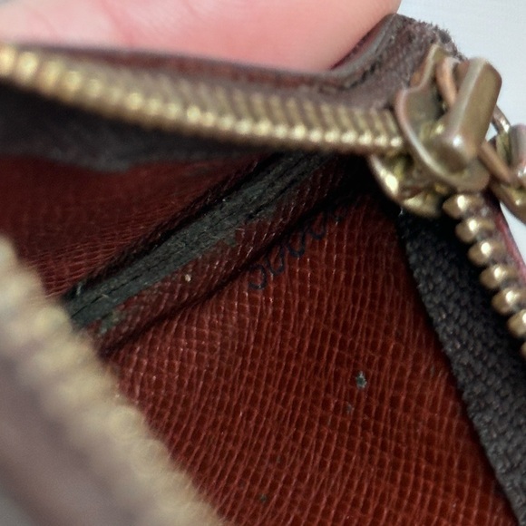 SOLD Vintage Louis Vuitton Monogram Key Cles Leather Key Chain Wallet Card - Picture 6 of 6